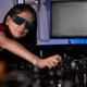 Imagen para el artículo titulado Crean un nuevo nanomaterial que permite ver en la oscuridad con solo aplicarlo a unas gafas